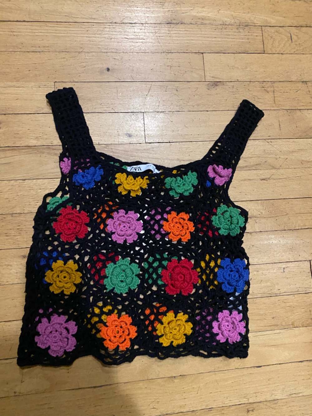 Zara gorgeous little tank sweater!! Flowers. Size small
